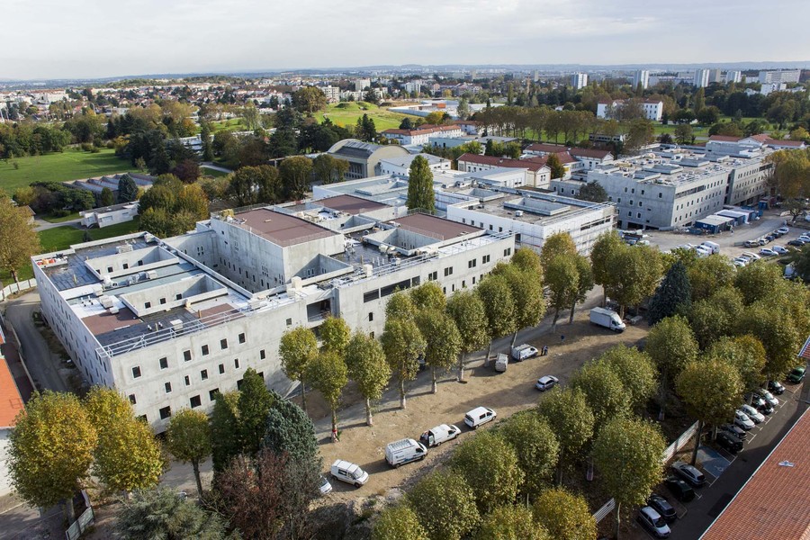 le-ch-du-vinatier-inaugure-son-nouvel-difice-accueillant-trois-p-les