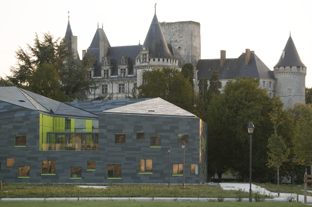 Le nouveau bâtiment se situe sur le site historique du CH de La Rochefoucauld.