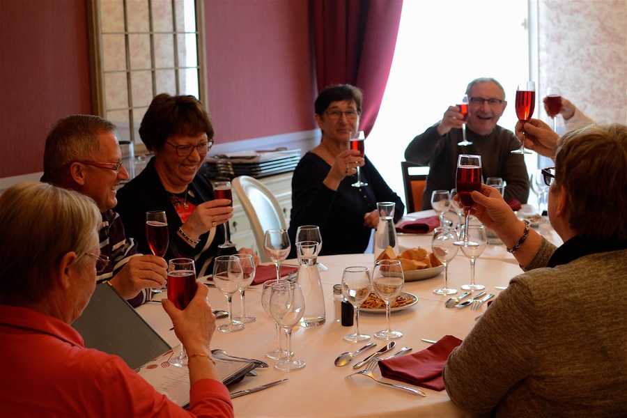 Les membres de l'association grainvillaise sont satisfaits d'avoir un restaurant sur leur commune. Une chance, pour le directeur, qui dit bénéficier du "vide commercial" du village.