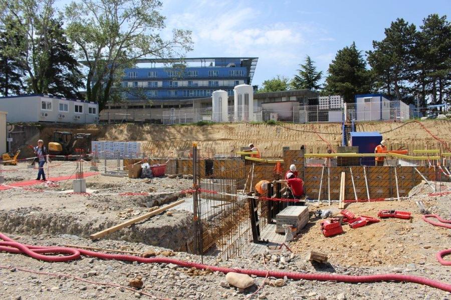 Le nouveau bâtiment du CH Valence jouxtera le bâtiment administratif. 