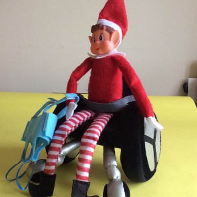 Alfie, le petit personnage de Noël pour l'accessibilité, passe les frontières.