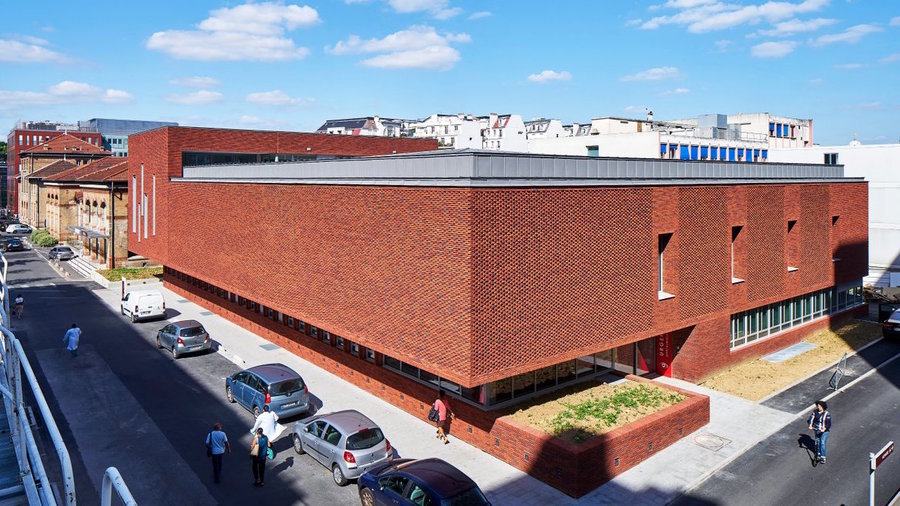 L'Ophtalmopôle de Paris dispose dans ses murs de deux halls opératoires dits "open space".