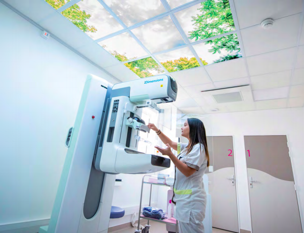 Une salle de mammographie du nouveau pôle de sénologie de l'Institut Paoli-Calmettes à Marseille (Bouches-du-Rhône).