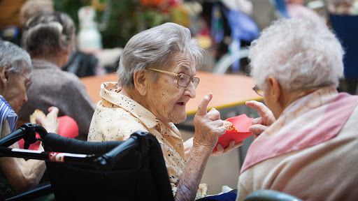 Après des années d'espoirs déçus, les fédérations du secteur des personnes âgées ont enfin la promesse d'un 5e risque. Englobant le champ du handicap, la réforme fait espérer une convergence des politiques. (Amélie Benoist/BSIP)