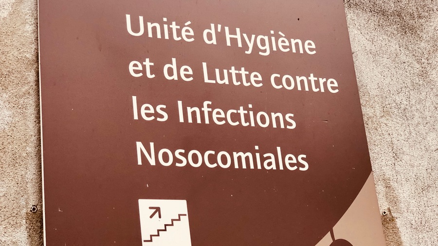 En France, le signalement externe des infections nososomiales fait l'objet d'un dispositif réglementaire d'alerte. La contribution de l'infection au décès est un des critères de signalement. (Image Point FR-LPN/BSIP)