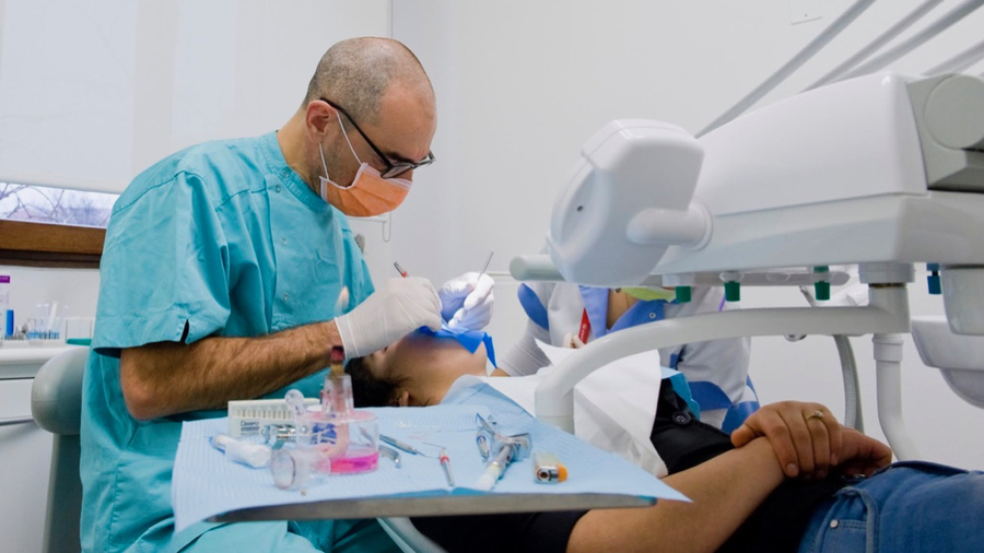 La consultation dentaire peut être angoissante pour de nombreux patients en situation de handicap. Elle doit être bien expliquée en amont. (Marka/BSIP)