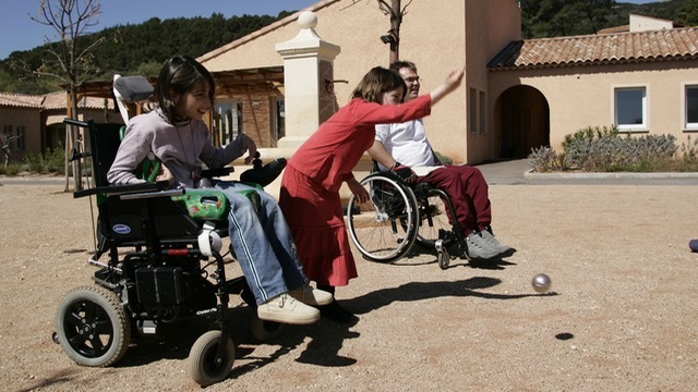 Les aides techniques concernent aussi bien les personnes âgées que les personnes en situation de handicap (Ciot/BSIP).