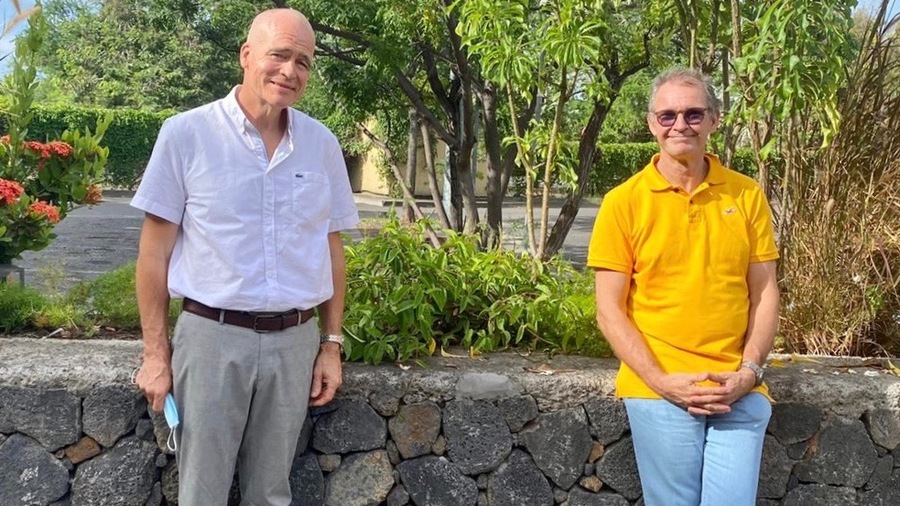 Le nouveau binôme à la tête de la CME du CHU réunionnais : le Pr Peter Von Theobald à gauche et le Dr Philippe Ocquidant à droite. (CHU La Réunion)