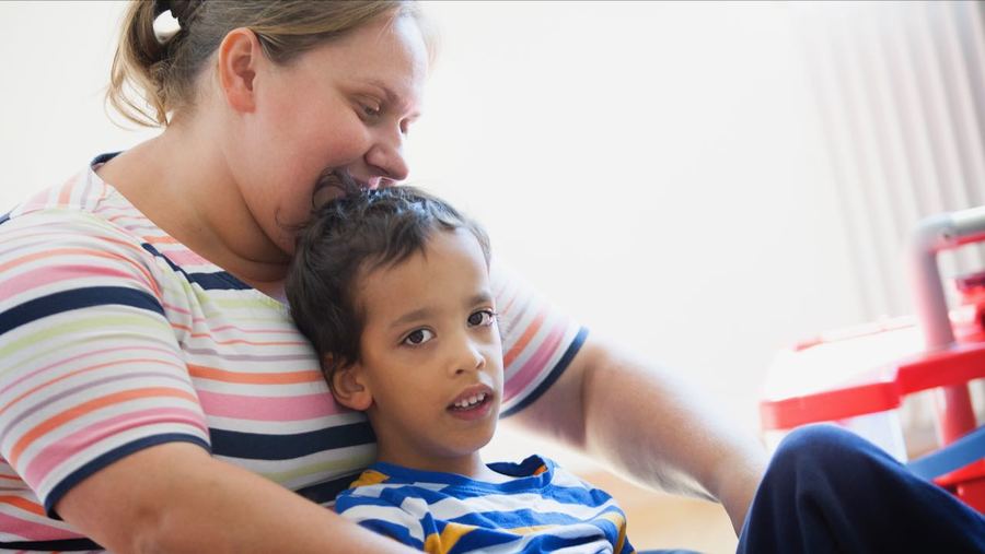 Le soutien et l'accompagnement des familles correspond à la mesure 19 de la stratégie nationale pour l'autisme au sein des TND. (Amélie Benoist/BSIP)
