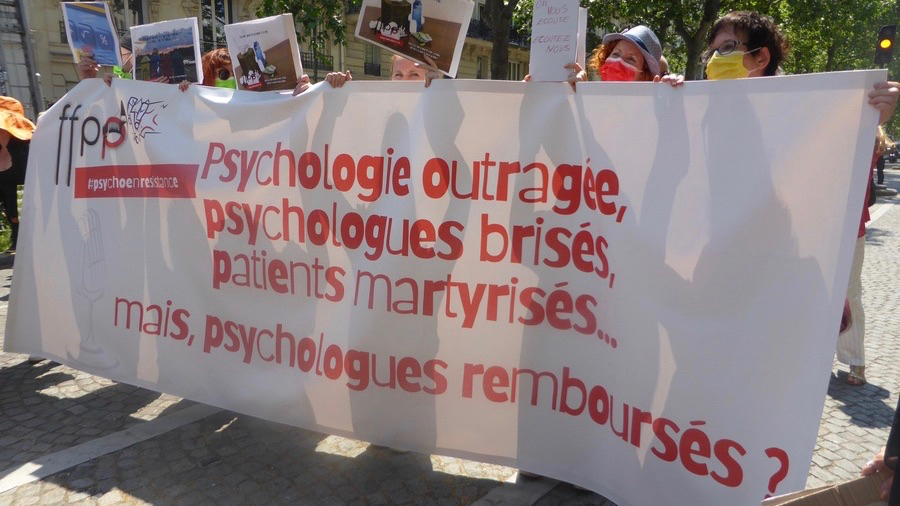 Les psychologues libéraux et hospitaliers ont manifesté le 10 juin dans les principales villes de France afin d'obtenir une meilleure reconnaissance de leur profession. (Caroline Cordier/Hospimedia)