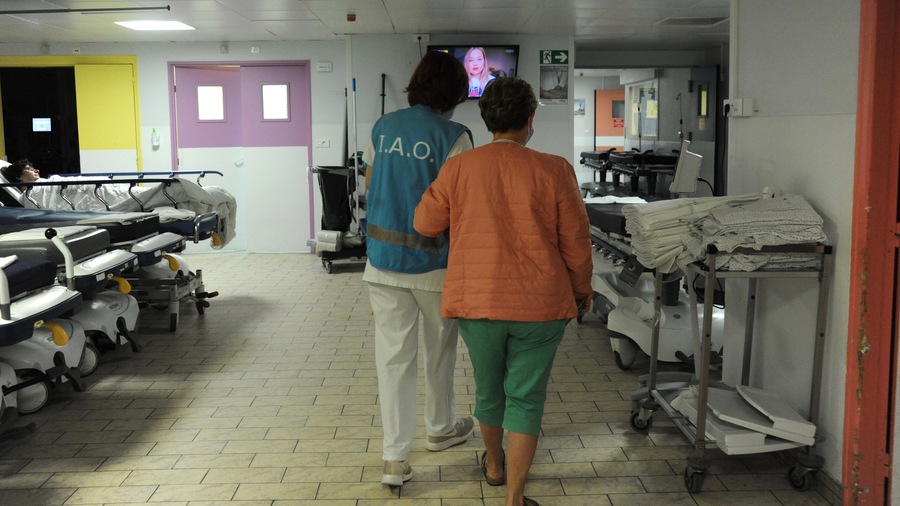 Si le pass sanitaire ne s'applique pas aux situations d'urgences, les établissements de santé — comme les établissements médico-sociaux — devront s'organiser pour accompagner et contrôler les visiteurs d'ici le 9 août. (Pascal Bachelet/BSIP)