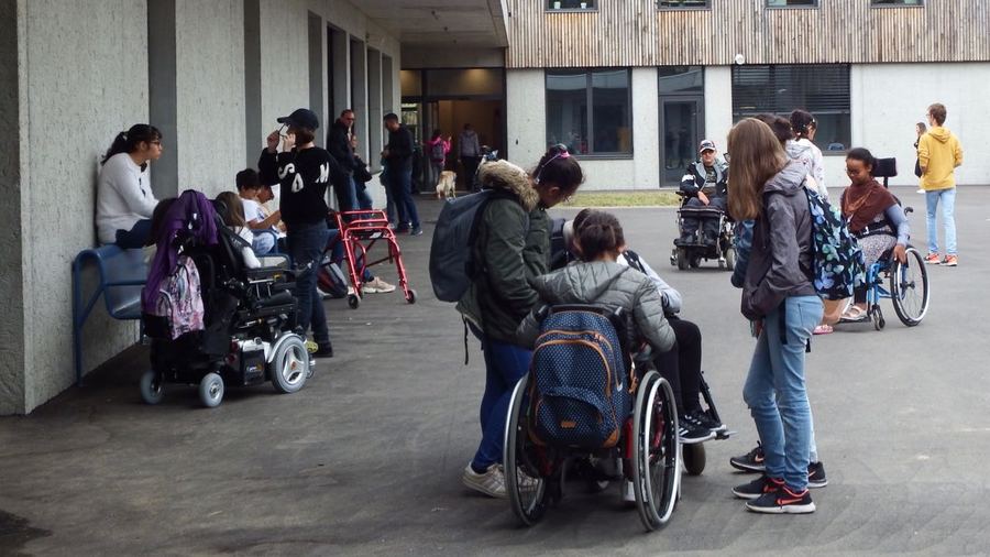 Plus de 400 000 élèves en situation de handicap seront accueillis dans les
établissements scolaires à la rentrée. (Emmanuelle Deleplace/Hospimedia)