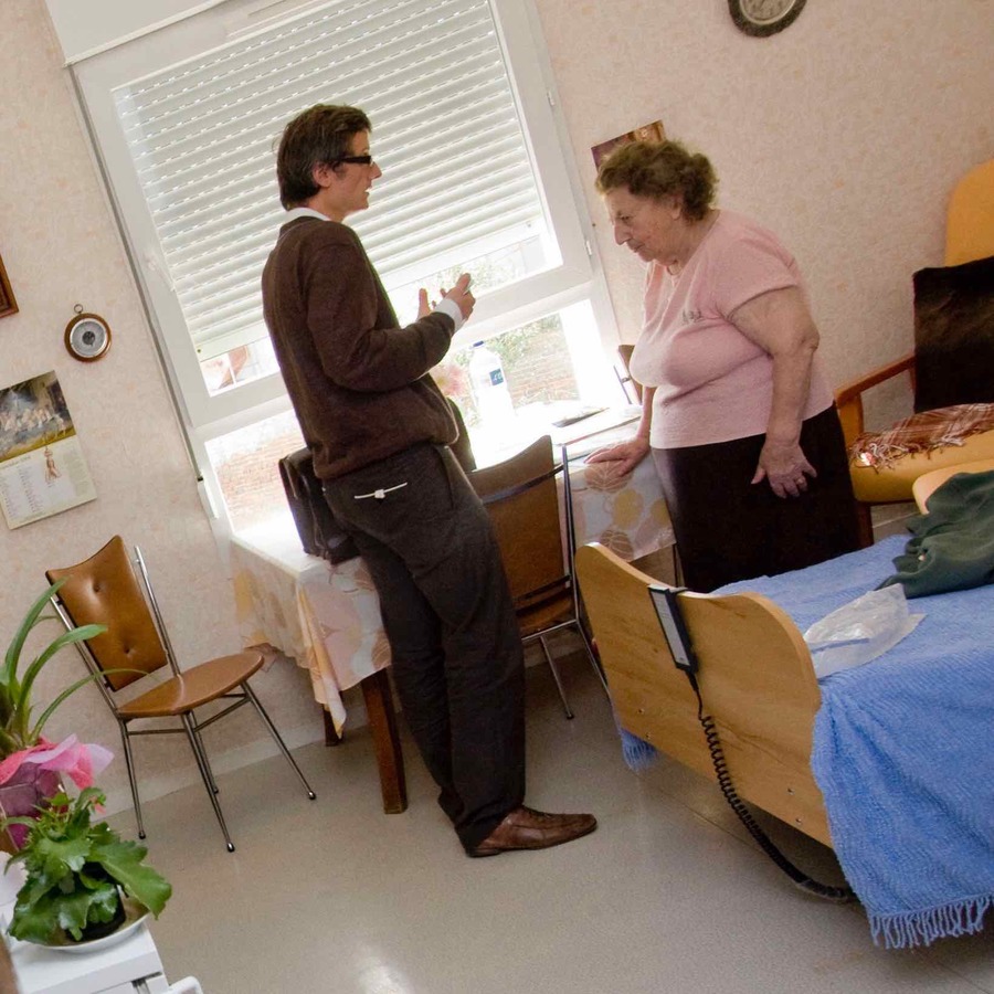 "Demeurer chez soi, c'est aussi demeurer soi", écrit Véronique Lefebvre des Noëttes • HOSPIMEDIA