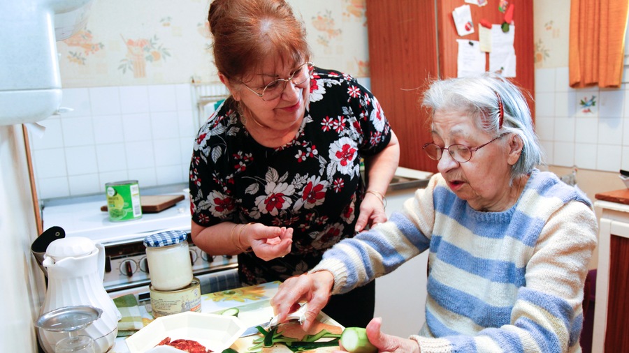 L'agrément permettant aux accueillants familiaux d'accompagner à leur domicile des personnes âgées ou en situation de handicap est délivré pour cinq ans. (Grimaud/BSIP)