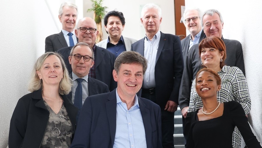 Le président de la CSMF, Franck Devulder, est entouré d'un nouveau bureau. (Philippe Chagnon/Cocktail Santé)