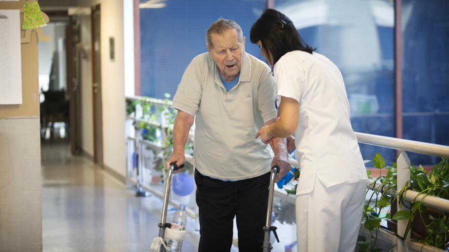 Pour valider une coupe Pathos les médecins coordonnateurs doivent bien identifier le profil des résidents. (Amélie-Benoist/Image Point FR/BSIP)