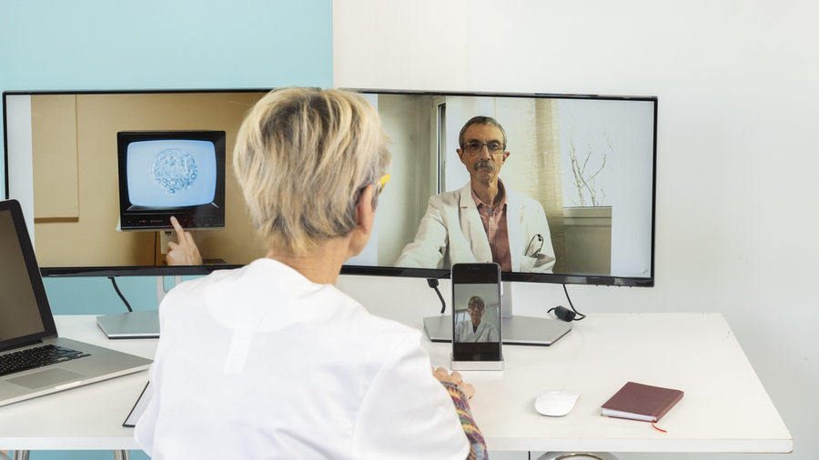 La télésanté franchit ce 1er avril une nouvelle étape dans son déploiement avec l'accès à tous les patients et les professions de santé à la télé-expertise. (Collanges/Image point FR/BSIP)