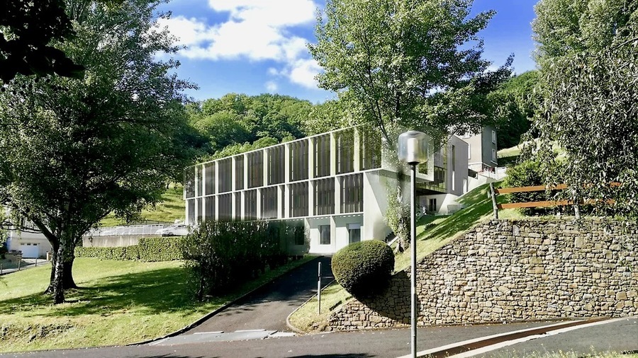 Le nouveau siège de l'Association hospitalière Sainte-Marie à Chamalières couvre quelque 1 500 m2 de surface de plancher et incorpore l'institut de formation Sainte-Marie. (AHSM).