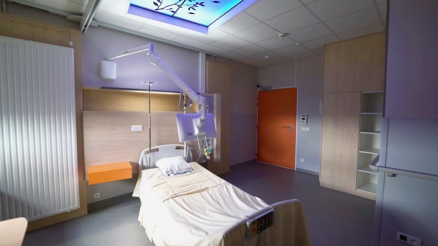 Au CHU de Rennes comme dans les quatre CHU du GCS Hugo, 30 patients vont expérimenter jusque 2024 le prototype de chambre Hospi'Sénior installé dans le service de gériatrie. (Monsieur Media/GCS Hugo)