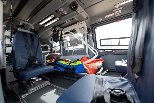 Le nouvel hélicoptère permet d'accueillir auprès du patient un équipier supplémentaire du Samu 49 à bord. (C. Jouannet/CHU d'Angers)