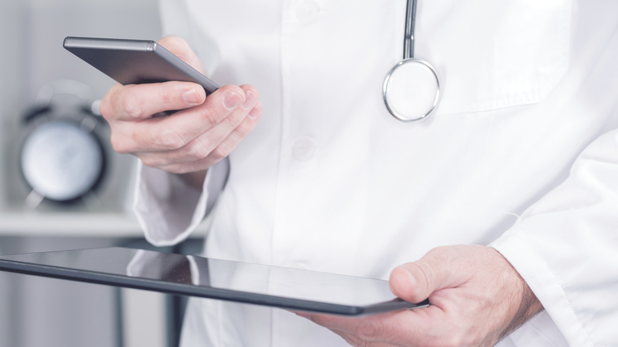 Les professionnels de santé peuvent désormais accéder à une plateforme de partage des solutions d'intelligence artificielle, lancée par l'Agence nationale de la performance sanitaire et médico-sociale. (SPL/BSIP)