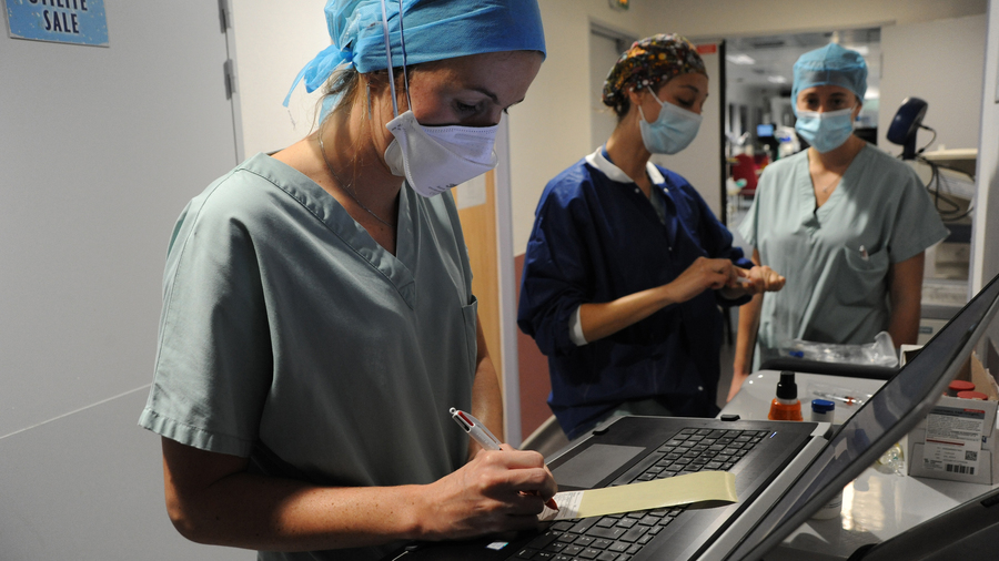 L'informatisation, jugée insuffisante, des filières de soins critiques fait l'objet d'une publication spécifique de l'Anap. (Pascal Bachelet/BSIP)