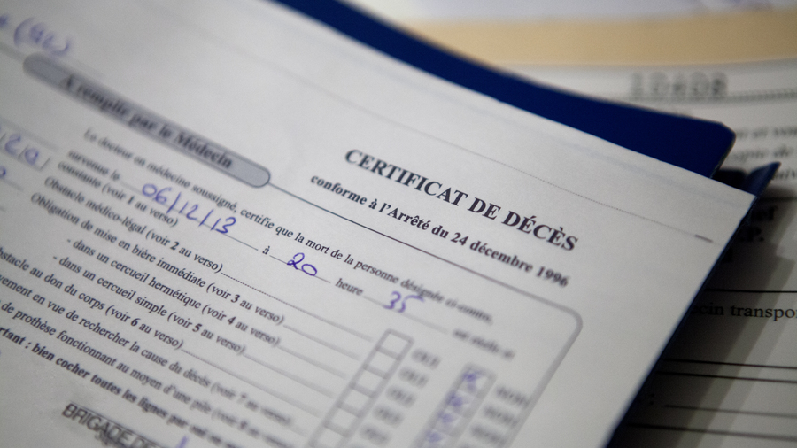 La DGS veut raccorder 100% des établissements de santé à l'application CertDC de certification électronique des décès et faire disparaître le certificat papier. (Amélie Benoist/Image point FR/BSIP)