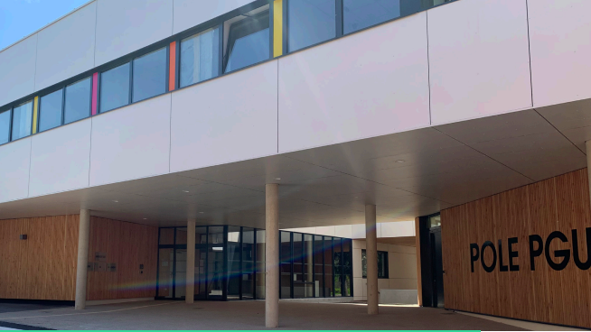 Au terme d'une opération pour laquelle 12 M€ ont été investis, les nouveaux locaux du pôle de psychiatrie générale et universitaire du CH Charles-Perrens à Bordeaux ont été inaugurés en mai.