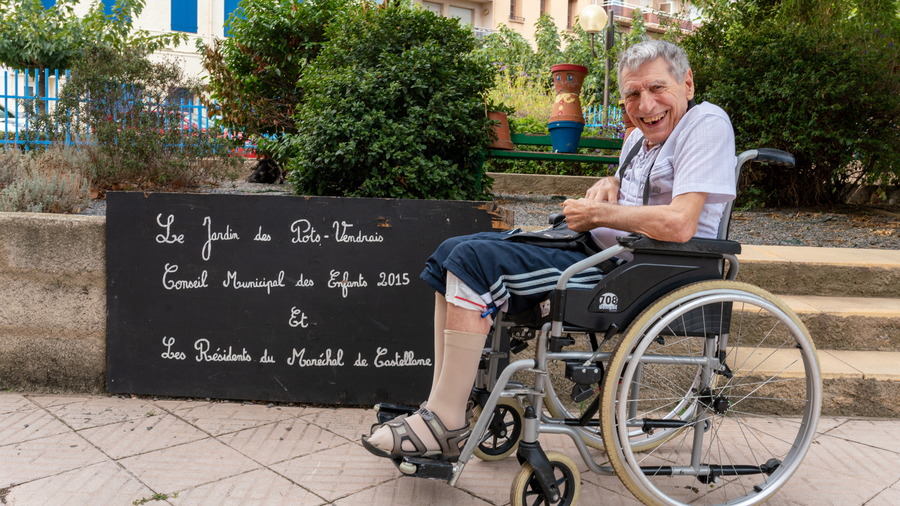 Les personnes âgées ou handicapées peuvent apporter leur pierre à l'animation des territoires. (Morcillo/BSIP)