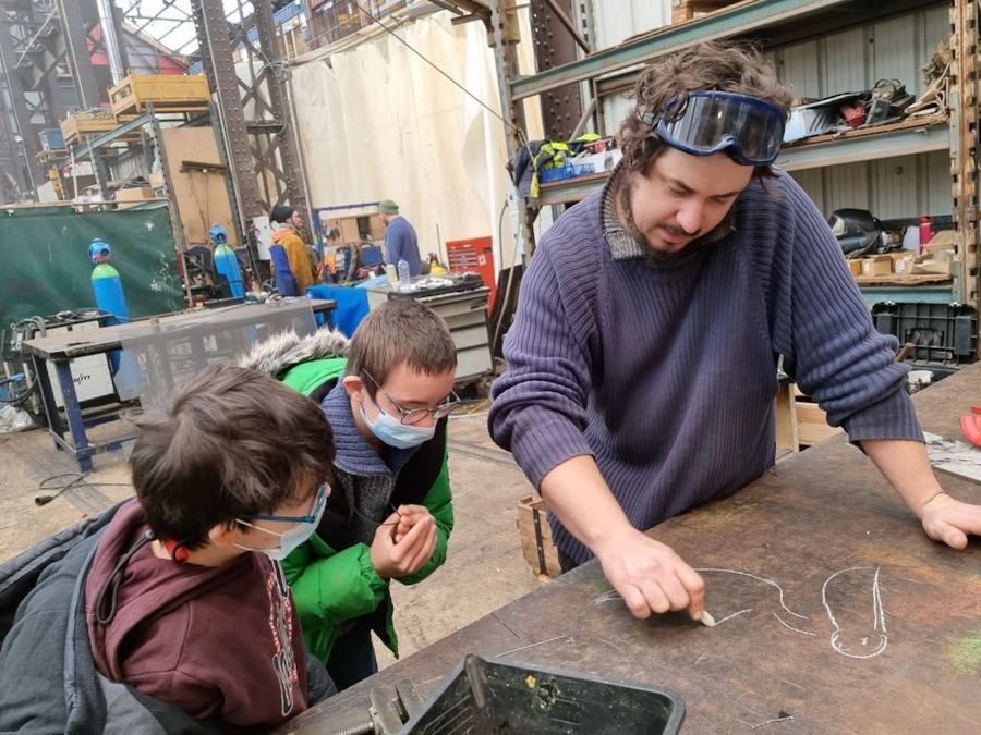 Les jeunes ont travaillé leur projet avec les artisans de la compagnie La Machine installée sur l'île de Nantes. (Adapei de Loire-Atlantique)