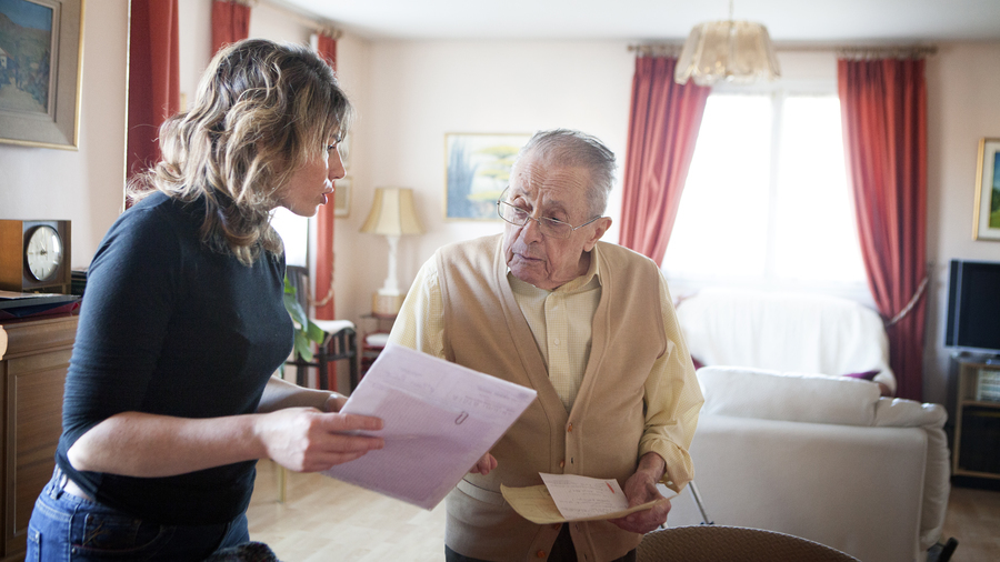 Trois modèles de care management coexistent : les entreprises à distance, les entreprises de proximité et les fonctions intégrées à un service à domicile. (Amélie Benoist/Image Point FR/BSIP)