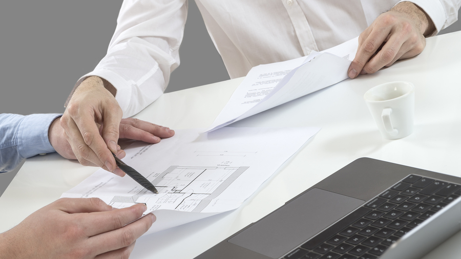 Le schéma directeur immobilier dote l'hôpital d'une vision exhaustive et évolutive des investissements immobiliers et techniques. Sa maturation, étape par étape, peut durer un an. (Chassenet/BSIP)