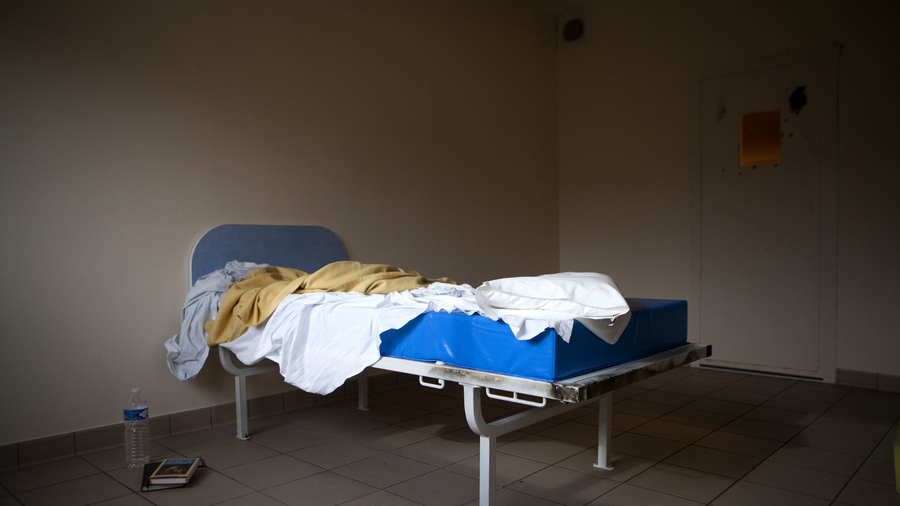 En chambre d'isolement, les autistes perdent tous leurs repères. (Amélie Benoist/Image.fr/ BSIP)