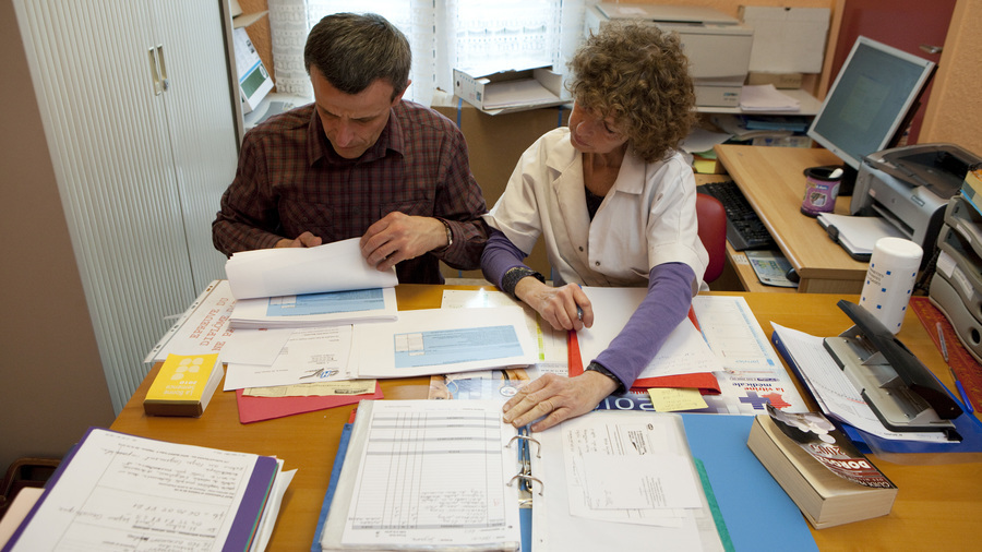 Le contrôle sur pièce vise la documentation budgétaire, financière, les ressources humaines ou encore la gouvernance. (B. Boissonnet/BSIP)