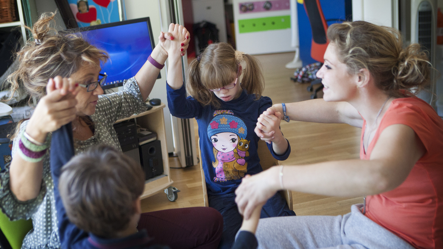 Le superviseur ne prend pas en charge l'usager mais accompagne sur le terrain le professionnel dans la mise en œuvre des bonnes pratiques. (Amélie Benoist/Image Point FR/BSIP).