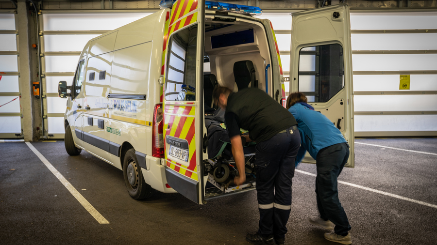 Afin de poursuivre le déploiement de la réingénierie de la formation des ambulanciers, la DGOS a procédé à quelques ajustements. (Jessica Bordeau/Image Point FR/BSIP)