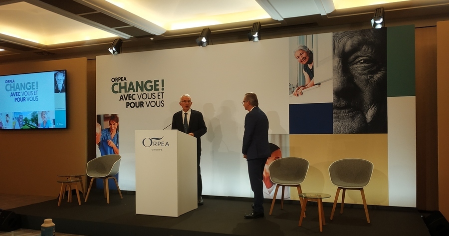 Le président et le directeur général d'Orpéa, Guillaume Pépy (à gauche) et Laurent Guillot (à droite) ont présenté ce 15 novembre les grandes lignes de leur plan "Orpéa change !" (Agathe Moret/Hospimedia)