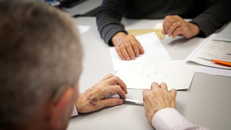 Le fatalisme dû à l'absence de traitement efficace fait consensus comme étant la raison principale de non-adressage des patients atteints de troubles cognitifs légers. (Amélie Benoist/Image Point FR/BSIP)