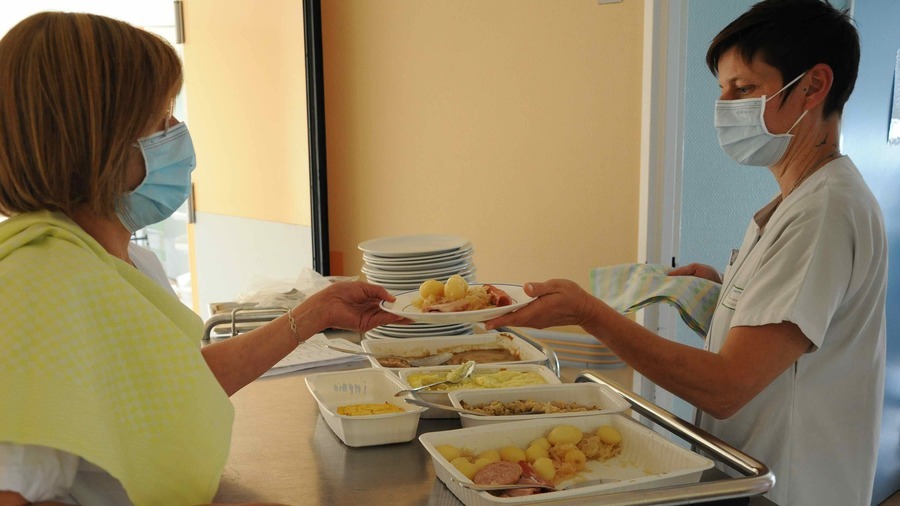 Les aides-soignants de la fonction publique hospitalière conservent les avantages de la catégorie active.(Pascal Bachelet/BSIP)