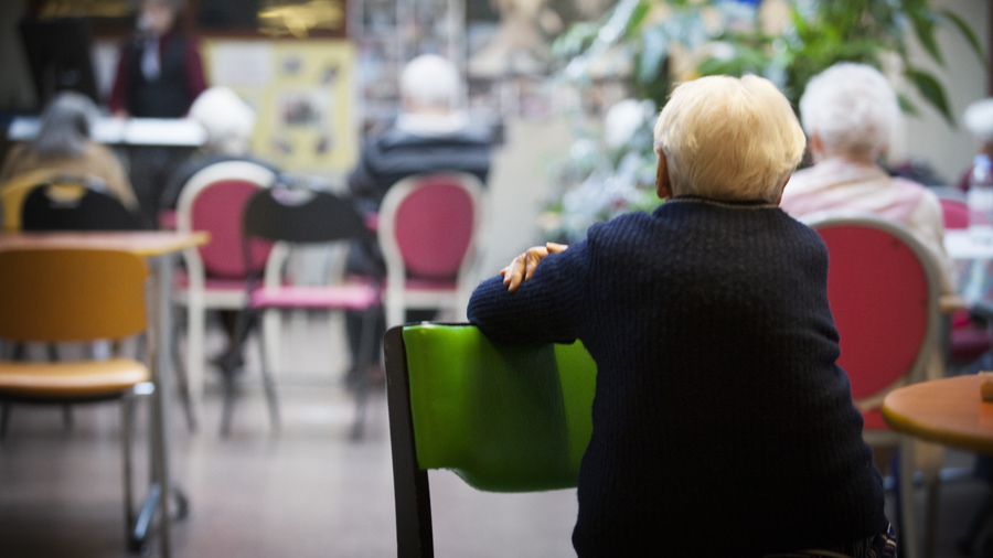 En établissement, les trois quarts des résidents sont des femmes. L'âge moyen est de 86 ans. (Amélie Benoist/Image Point FR/BSIP)