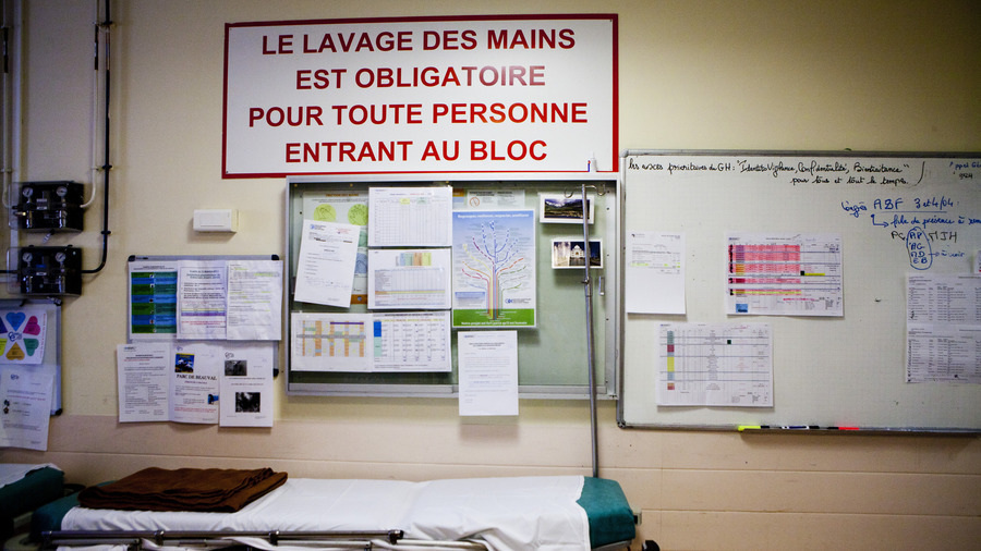 Le nombre actuel de professionnels diplômés chaque année en prévention et contrôle de l'infection ne pourra pas couvrir les besoins à venir. (Amélie Benois/Image point FR/BSIP)
