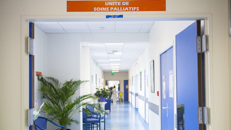 Pour garantir l'effectivité d'un droit opposable à un accompagnement en fin de vie, plusieurs mesures portent sur l'accès et le développement des soins palliatifs. (Amélie Benoist/Image point FR/BSIP)