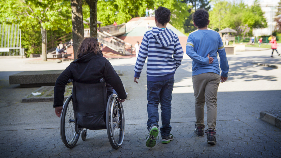 Le comité interroge la fin de la PCH parentalité à compter des 7 ans de l'enfant. (Amélie-Benoist/Image Point FR/BSIP)