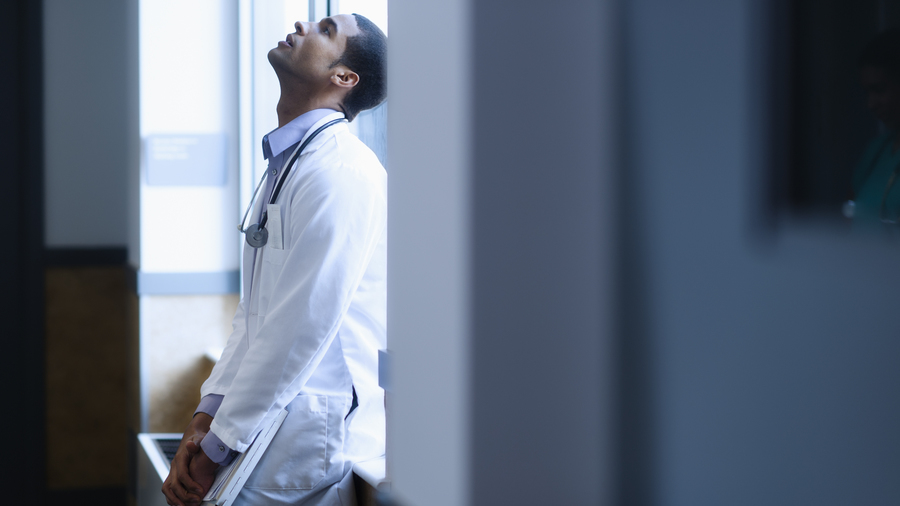 Agnès Firmin-Le Bodo souhaite des données sur les risques spécifiques aux professionnels de santé. (Tetra/BSIP)