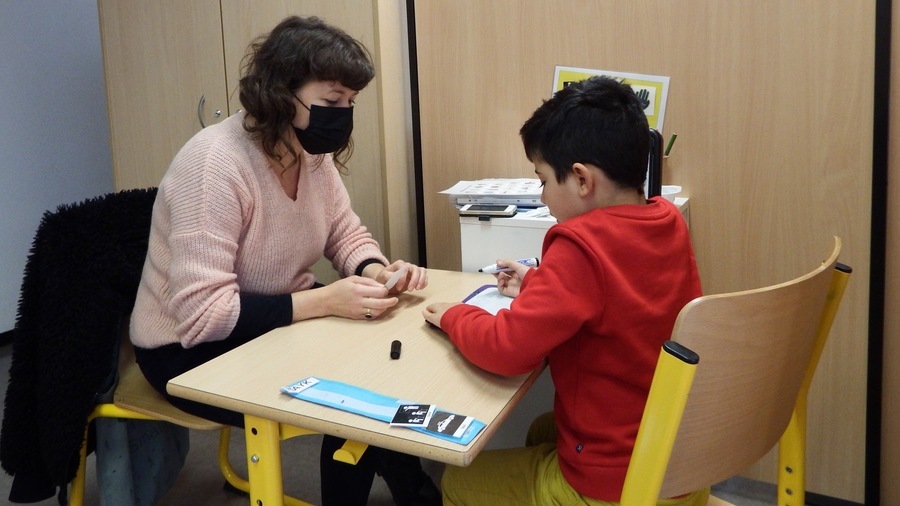 En salle d'autorégulation, les élèves travaillent l'entraînement à la réussite en classe ordinaire.  (Emmanuelle Deleplace/Hospimedia)