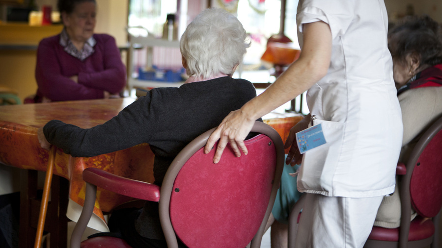 Un Ehpad sur deux dispose d'hébergement temporaire et 77% des structures n'organisent pas d'accueil de jour, selon une enquête de la Fondation Médéric-Alzheimer. (Amélie-Benoist/Image Point FR/BSIP)