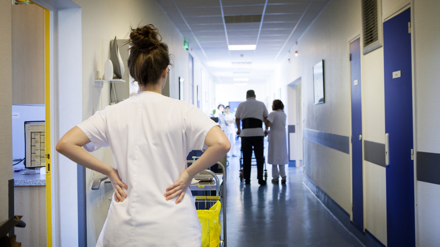 Le plan entend faciliter le déploiement des soins palliatifs en dehors des établissements de santé, mais n'omet pas de renforcer l'offre hospitalière. (Amélie Benoist/Image Point FR/BSIP)