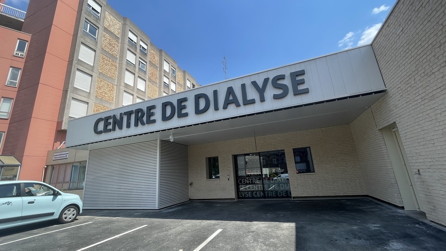 Le centre de dialyse auparavant sur deux étages se trouve désormais au rez-de-chaussée et a été aménagé pour maximiser le confort des patients. (CH de Roubaix)