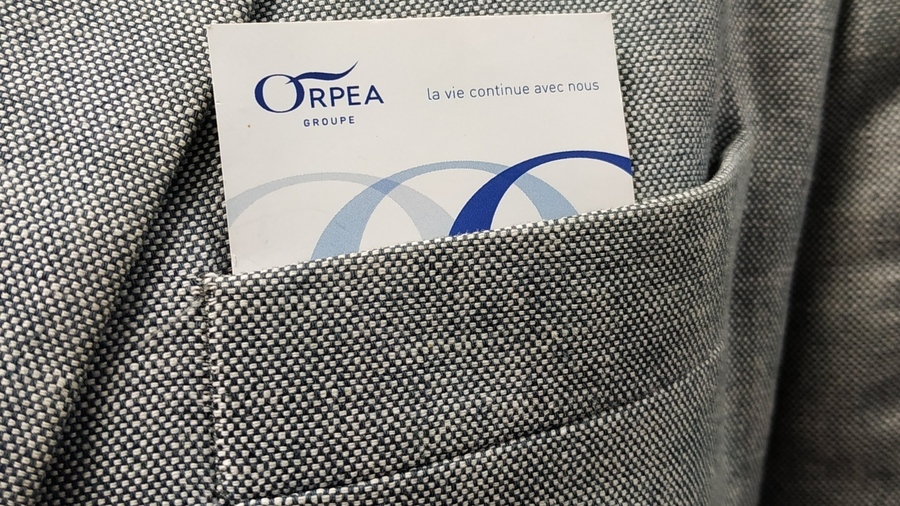 Avec la validation de son plan de sauvegarde par voie d'application forcée interclasse, Orpéa impose une stratégie controversée qui se traduit par l'arrivée de l'État comme actionnaire majoritaire… et par la dilution massive des actionnaires existants. (Agathe Moret/Hospimedia)