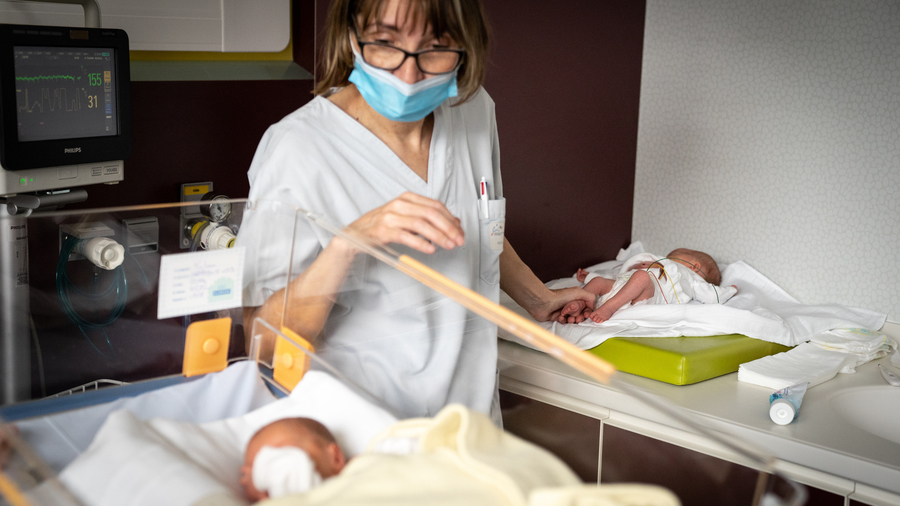 L'instruction prévoit le lancement effectif, au cours de l'année 2023, du dispositif de la sage-femme référente dans la coordination des soins.
(Jessica Bordeau/Image point FR/BSIP)